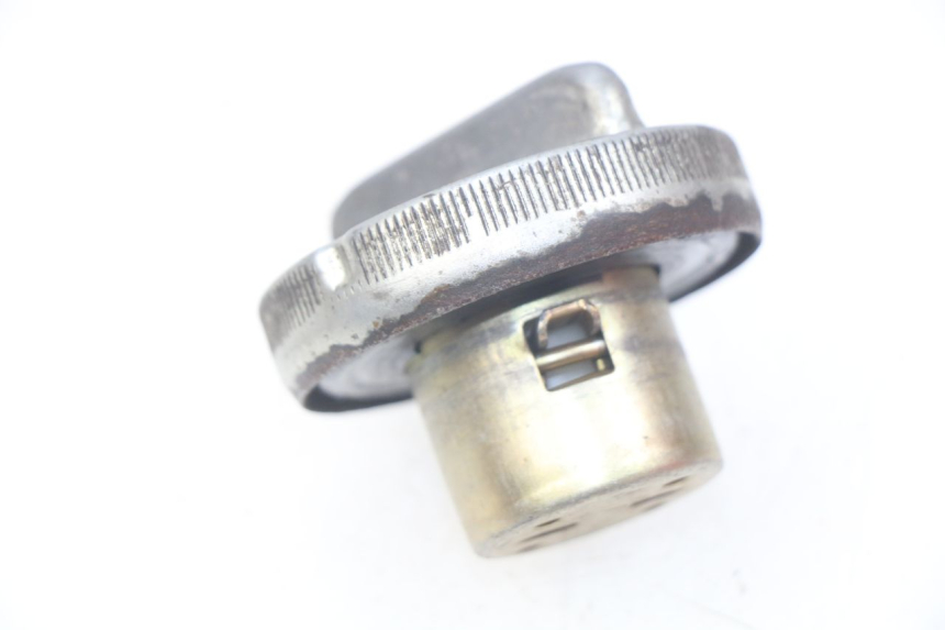 photo de TAPPO SERBATOIO CARBURANTE KYMCO AGILITY RS 2T 50 (2009 - 2013) - Zoom sullo stato d'uso