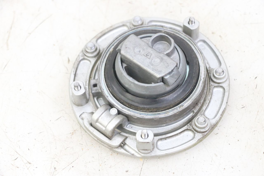 photo de TAPPO SERBATOIO HONDA CBF 500 (2004 - 2007) - Altra angolazione