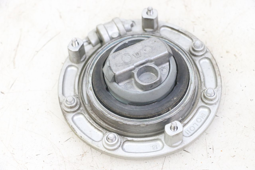 photo de TAPPO SERBATOIO HONDA CBF 500 (2004 - 2007) - Primo piano tecnico