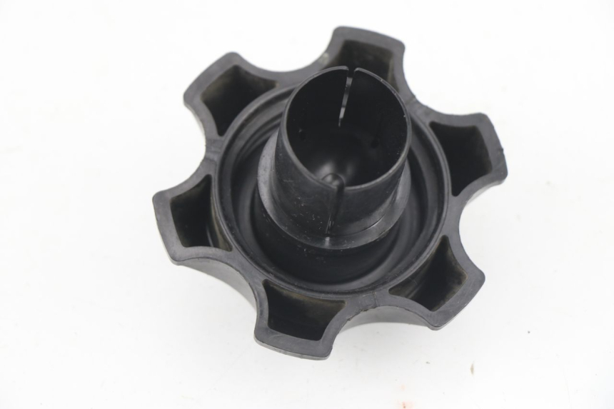 photo de TAPPO SERBATOIO CARBURANTE HONDA CR 125 (1995 - 1997) - Zoom sullo stato d'uso