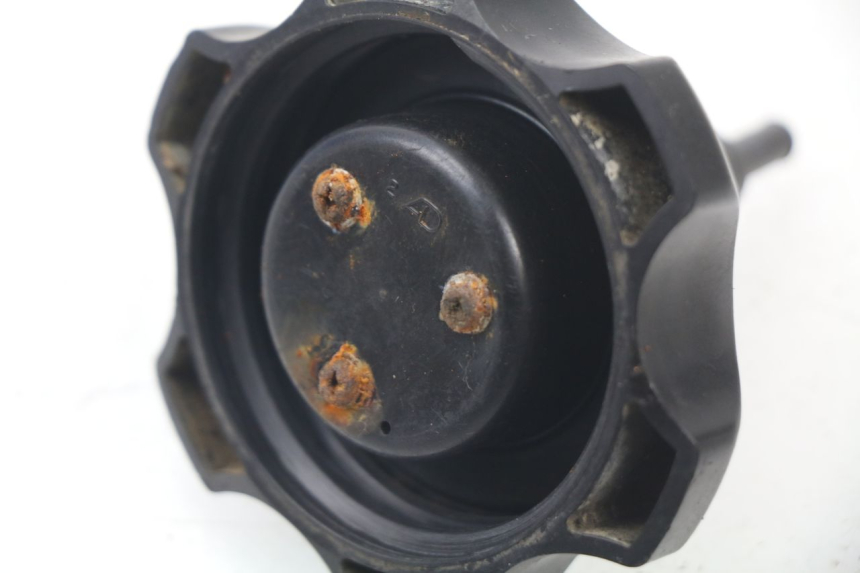 photo de TAPPO SERBATOIO HONDA CRF CR-F 450 (2001 - 2005) - Dettaglio del componente