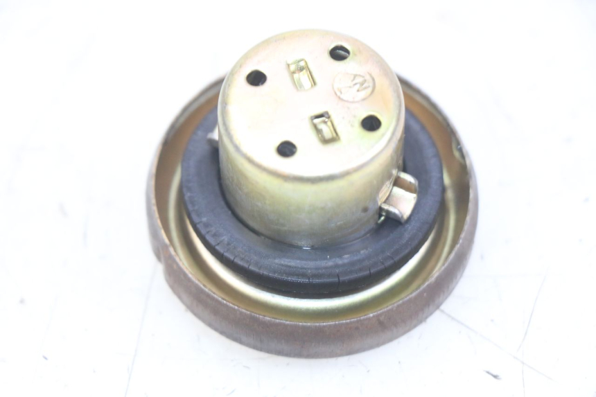 photo de TAPPO SERBATOIO CARBURANTE SYM CROX 4T 50 (2016 - 2023) - Dettaglio del componente