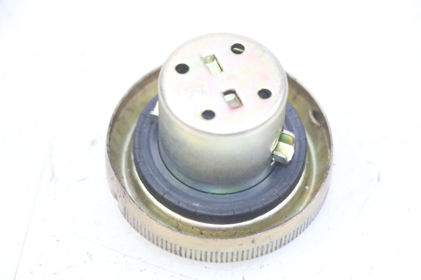 photo de TAPPO SERBATOIO CARBURANTE SYM CROX 4T 50 (2016 - 2023) - Zoom sullo stato d'uso