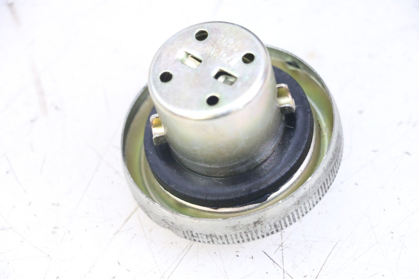 photo de TAPPO SERBATOIO CARBURANTE SYM CROX 4T 50 (2016 - 2023) - Dettaglio del componente