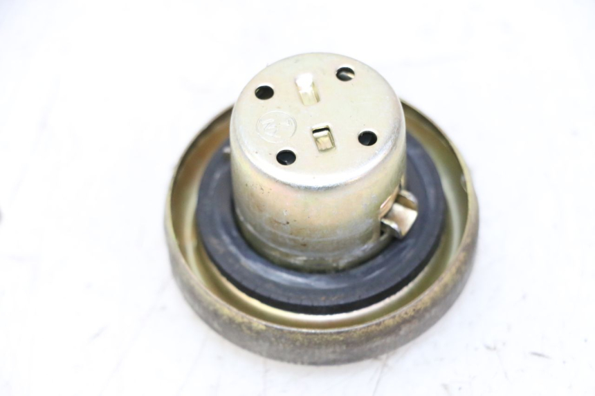 photo de TAPPO SERBATOIO CARBURANTE SYM CROX 4T 50 (2016 - 2023) - Dettaglio del componente