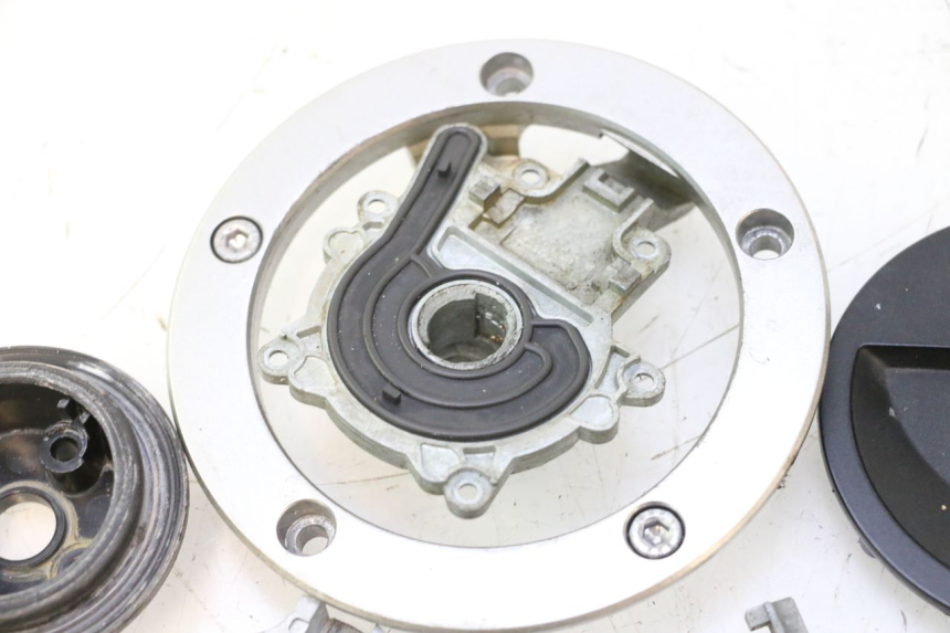 photo de TAPPO SERBATOIO KAWASAKI ER-6 ER6 N 650 (2005 - 2009) - Caratteristiche distintive