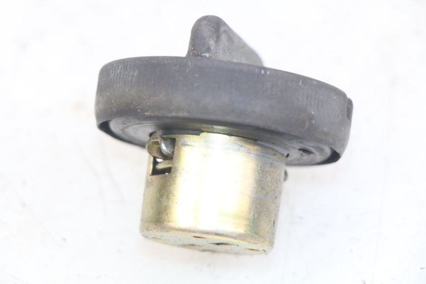photo de TAPPO SERBATOIO CARBURANTE HONDA FES PANTHEON 2T 125 (1998 - 2002) - Vista principale