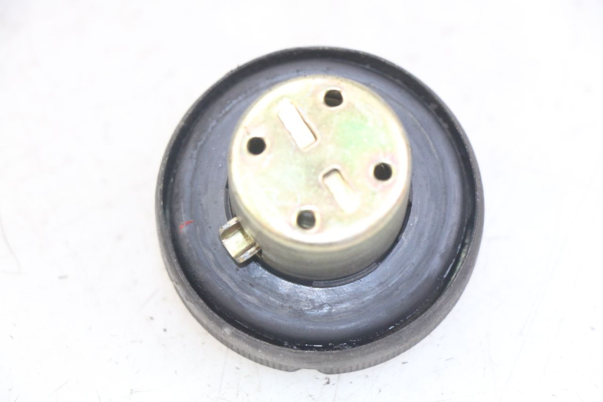 photo de TAPPO SERBATOIO CARBURANTE HONDA FES PANTHEON 2T 125 (1998 - 2002) - Dettaglio del componente