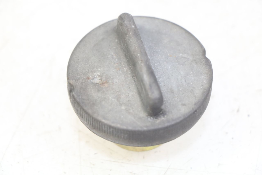 photo de TAPPO SERBATOIO CARBURANTE HONDA FES PANTHEON 2T 125 (1998 - 2002) - Zoom sullo stato d'uso