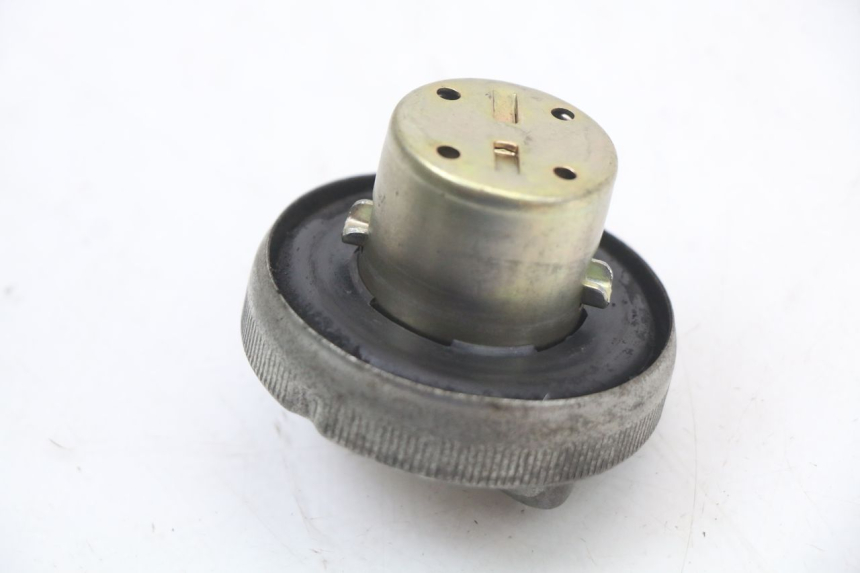 photo de TAPPO SERBATOIO CARBURANTE HONDA FES PANTHEON 2T 125 (1998 - 2002) - Zoom sullo stato d'uso