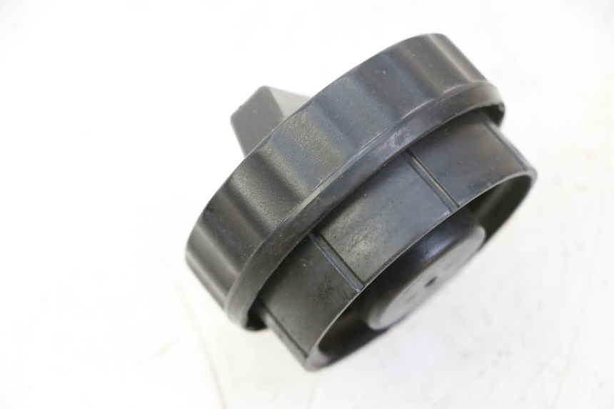 photo de TAPPO SERBATOIO HONDA FES S-WING SWING ABS 125 (2007 - 2015) - Zoom sullo stato d'uso