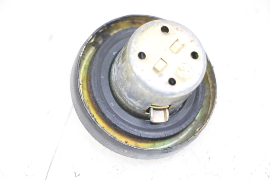 photo de TAPPO SERBATOIO CARBURANTE SYM FIDDLE 2 50 (2008 - 2013) - Altra angolazione