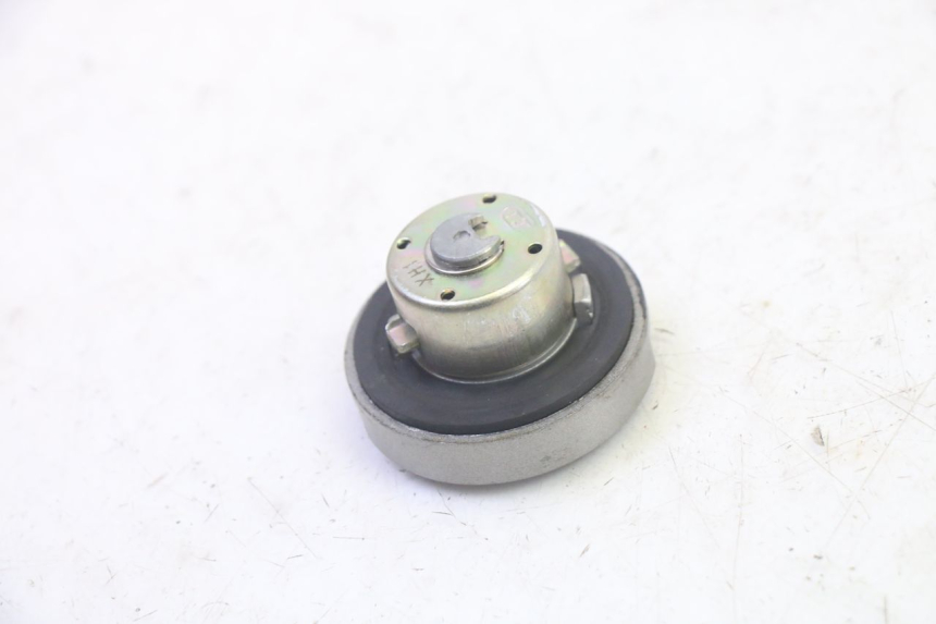 photo de TAPPO SERBATOIO CARBURANTE SYM FIDDLE 3 III 125 (2014 - 2020) - Primo piano tecnico