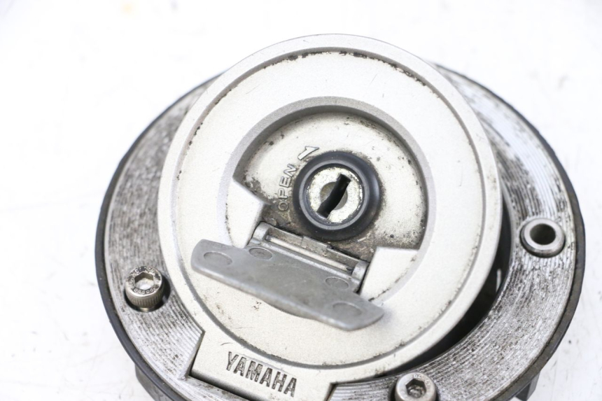 photo de TAPPO SERBATOIO YAMAHA FJR ABS 1300 (2006 - 2012) - Dettagli dei punti di fissaggio