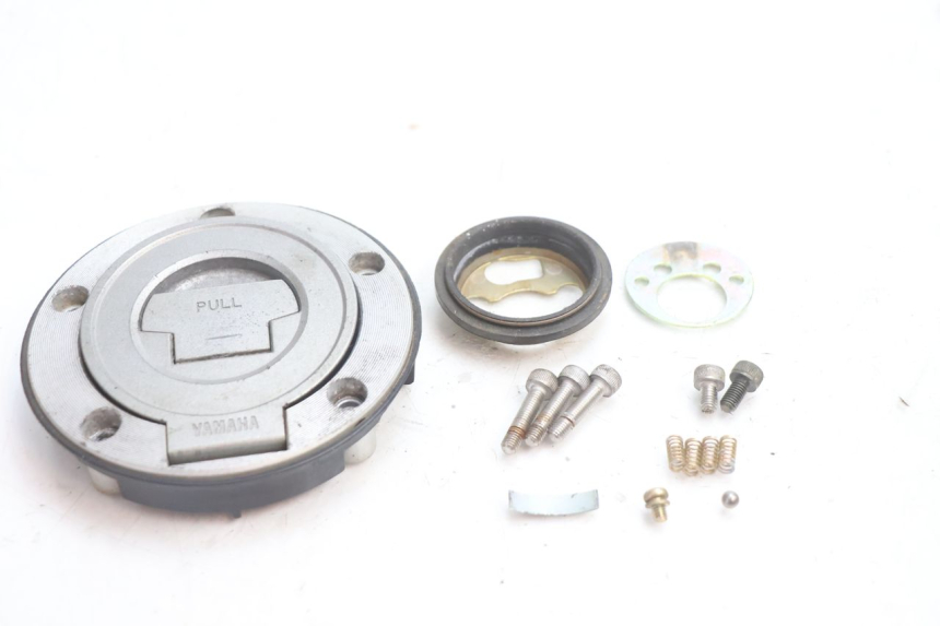 photo de TAPPO SERBATOIO YAMAHA FJR 1300 (2001 - 2005) - Dettaglio del componente