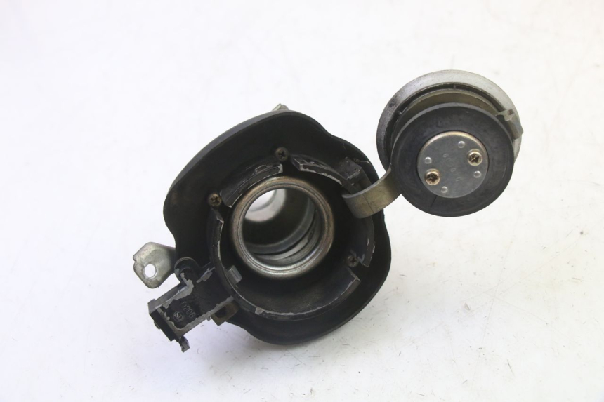 photo de TAPPO SERBATOIO CARBURANTE KYMCO GRAND DINK 125 (2008 - 2014) - Primo piano tecnico