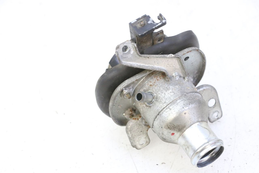 photo de TAPPO SERBATOIO KYMCO GRAND DINK 125 (2002 - 2007) - Primo piano tecnico