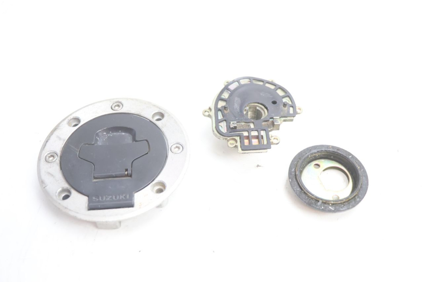 photo de TAPPO SERBATOIO SUZUKI GSF N BANDIT 1200 (2001 - 2005) - Dettaglio del componente