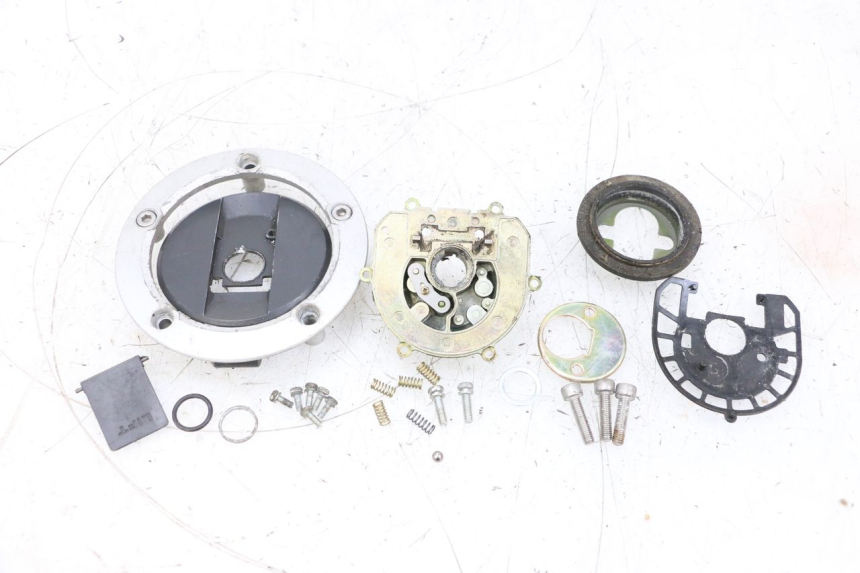 photo de TAPPO SERBATOIO SUZUKI GSXR GSX-R 1000 (2003 - 2004) - Caratteristiche distintive