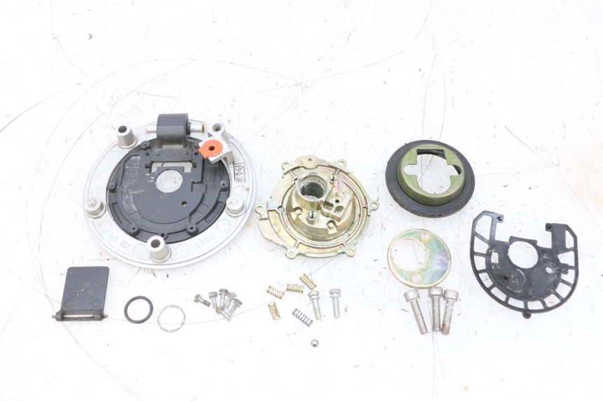 photo de TAPPO SERBATOIO SUZUKI GSXR GSX-R 1000 (2003 - 2004) - Dettagli dei punti di fissaggio