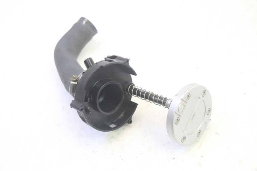 photo de TAPPO SERBATOIO SYM GTS EVO 125 (2009 - 2013) - Dettaglio del componente