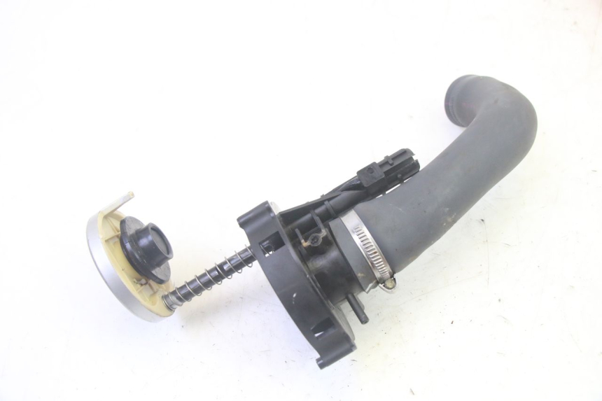 photo de TAPPO SERBATOIO SYM GTS EVO 125 (2009 - 2013) - Altra angolazione