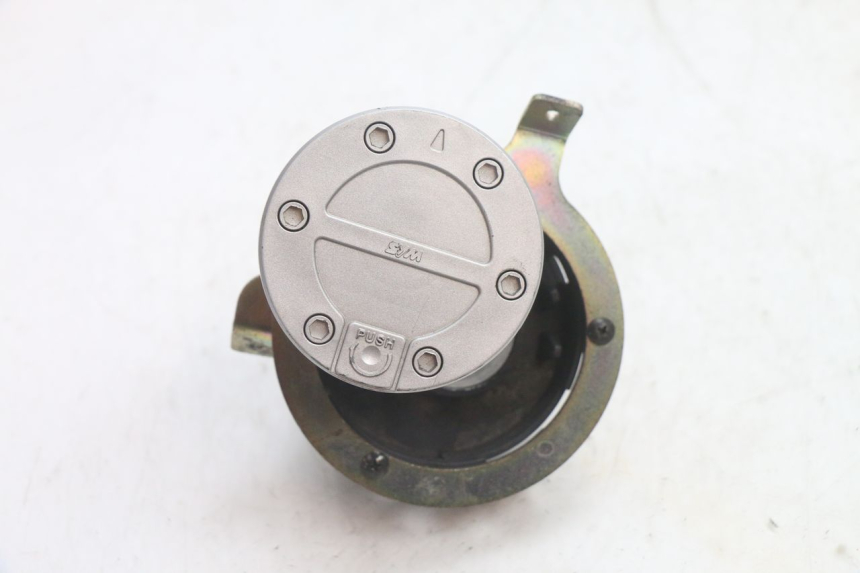 photo de TAPPO SERBATOIO SYM GTS EVO 125 (2009 - 2013) - Zoom sullo stato d'uso