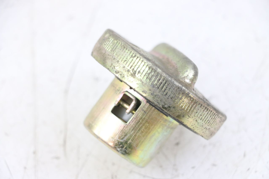 photo de TAPPO SERBATOIO CARBURANTE HONDA SCV LEAD 100 (2003 - 2007) - Zoom sullo stato d'uso