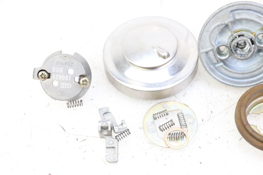 photo de TAPPO SERBATOIO KEEWAY K-LIGHT KLIGHT 125 (2018 - 2025) - Stato della superficie e materiale