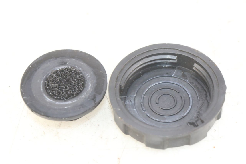 photo de TAPPO SERBATOIO CARBURANTE PEUGEOT KISBEE 2T 50 (2010 - 2017) - Dettaglio del componente