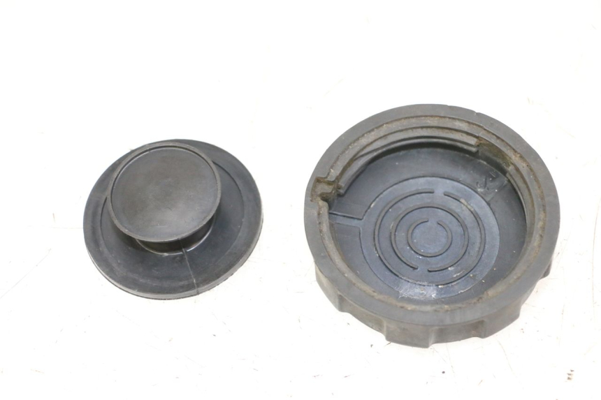 photo de TAPPO SERBATOIO CARBURANTE PEUGEOT KISBEE 2T 50 (2010 - 2017) - Zoom sullo stato d'uso