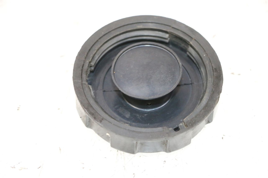 photo de TAPPO SERBATOIO CARBURANTE PEUGEOT KISBEE 4T 50 (2010 - 2017) - Dettaglio del componente