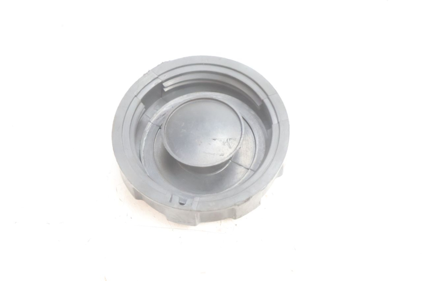photo de TAPPO SERBATOIO CARBURANTE PEUGEOT KISBEE 4T 50 (2010 - 2017) - Zoom sullo stato d'uso