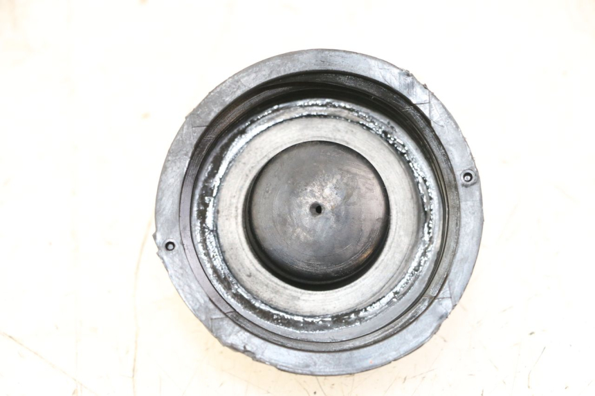 photo de TAPPO SERBATOIO KYMCO PEOPLE S 125 (2000 - 2008) - Dettaglio del componente