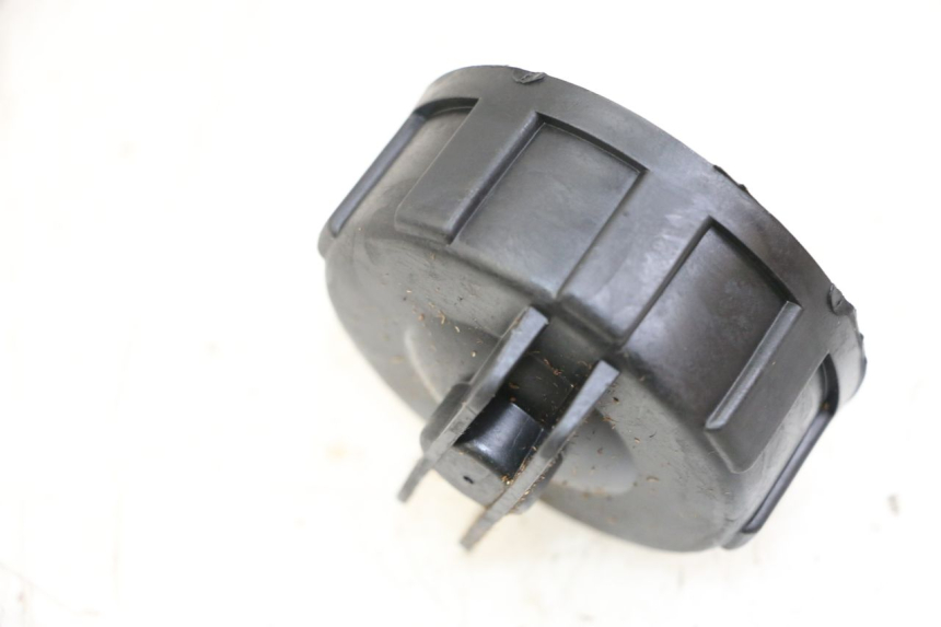 photo de TAPPO SERBATOIO KYMCO PEOPLE S 125 (2000 - 2008) - Zoom sullo stato d'uso