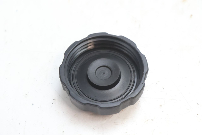photo de TAPPO SERBATOIO PEUGEOT LUDIX ONE 50 (2004 - 2013) - Zoom sullo stato d'uso