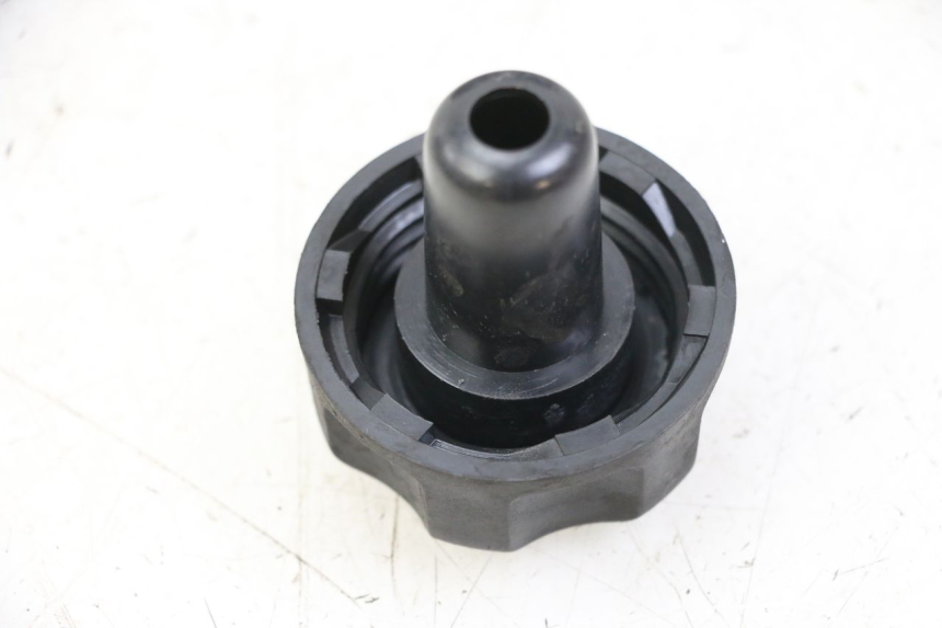 photo de TAPPO SERBATOIO CARBURANTE MBK OVETTO ONE 2T 50 (2013 - 2017) - Zoom sullo stato d'uso