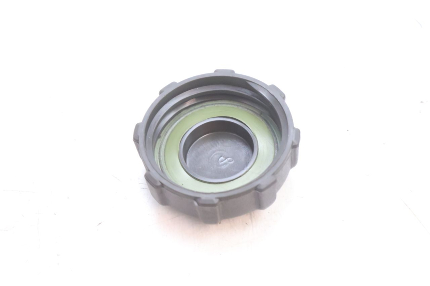 photo de TAPPO SERBATOIO PIAGGIO MP3 500 (2016 - 2018) - Zoom sullo stato d'uso
