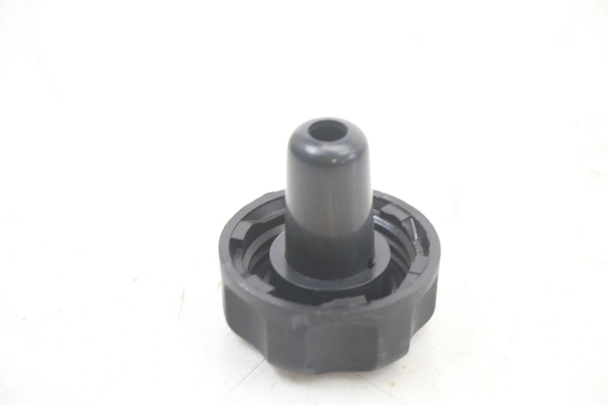 photo de TAPPO SERBATOIO CARBURANTE YAMAHA NEOS NEO'S 4T 50 (2008 - 2016) - Zoom sullo stato d'uso