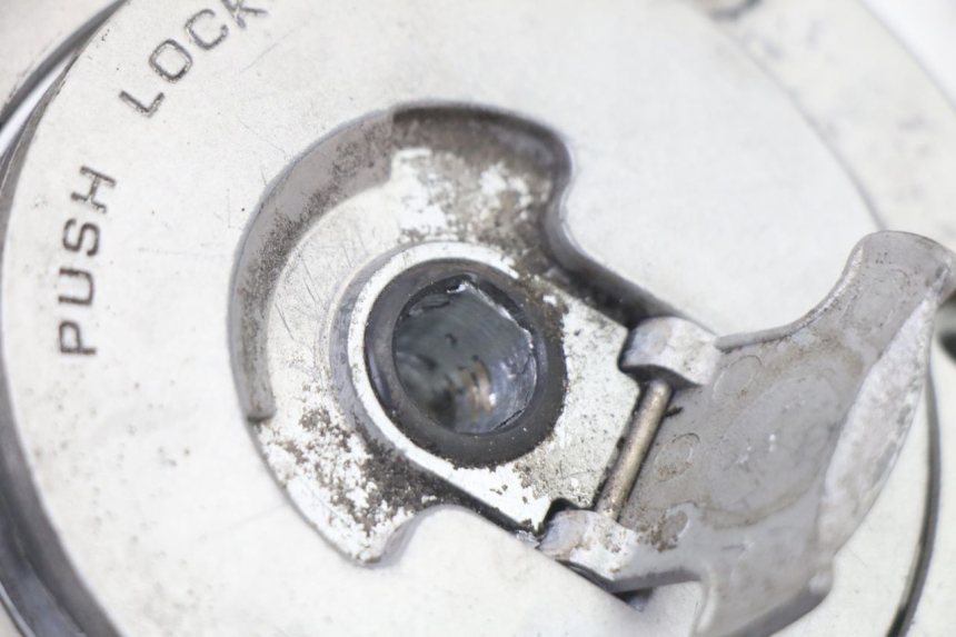 photo de TAPPO SERBATOIO HONDA NTV DEAUVILLE ABS 700 (2007 - 2016) - Zoom sullo stato d'uso