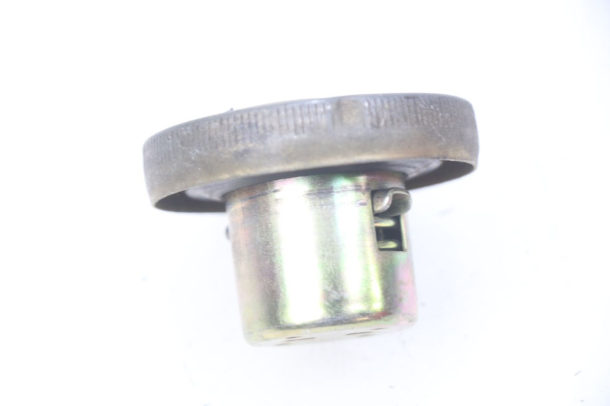 photo de TAPPO SERBATOIO CARBURANTE SYM ORBIT 2 2T 50 (2008 - 2018) - Zoom sullo stato d'uso