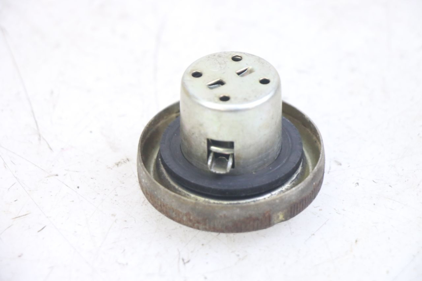 photo de TAPPO SERBATOIO CARBURANTE SYM ORBIT 2 TS 2T 50 (2011 - 2016) - Dettaglio del componente