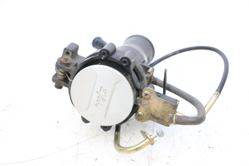 photo de TAPPO SERBATOIO CARBURANTE SYM ORBIT III 3 4T 50 (2018 - 2021) - Primo piano tecnico