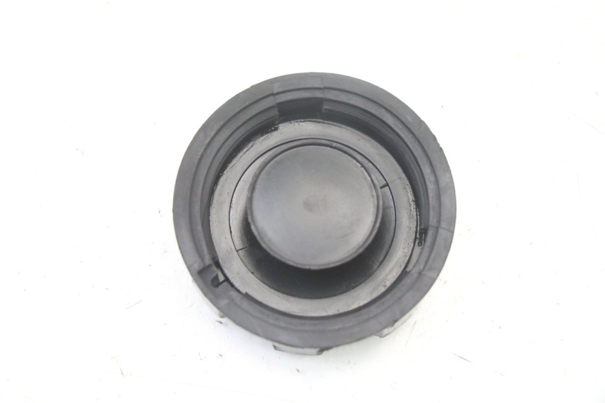 photo de TAPPO SERBATOIO CARBURANTE PEUGEOT KISBEE 2T 50 (2010 - 2017) - Zoom sullo stato d'uso