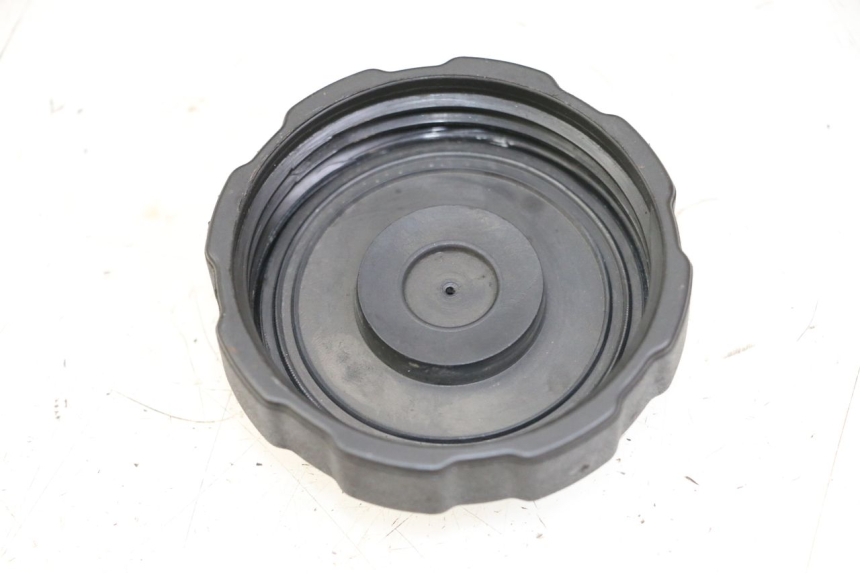 photo de TAPPO SERBATOIO PEUGEOT SATELIS COMPRESSOR K15 125 (2006 - 2009) - Dettaglio del componente