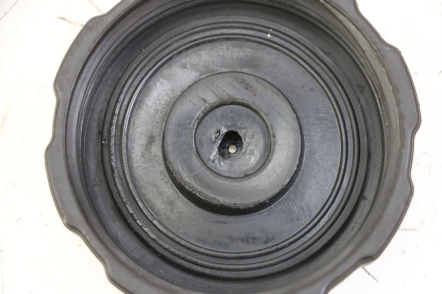 photo de TAPPO SERBATOIO CARBURANTE PEUGEOT TKR TREKKER FURIOUS 50 (2005 - 2014) - Dettaglio del componente