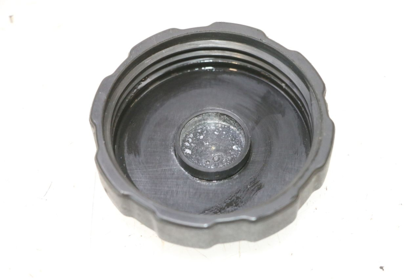 photo de TAPPO SERBATOIO PEUGEOT SATELIS COMPRESSOR K15 125 (2006 - 2009) - Dettaglio del componente