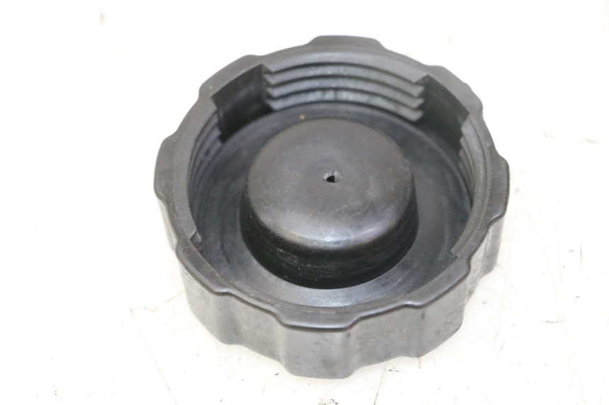 photo de TAPPO SERBATOIO PEUGEOT SATELIS 125 (2013 - 2018) - Dettaglio del componente