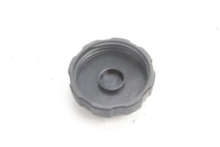 photo de TAPPO SERBATOIO CARBURANTE PEUGEOT SATELIS 125 (2006 - 2009) - Dettaglio del componente