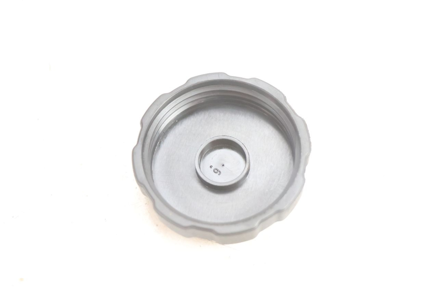 photo de TAPPO SERBATOIO CARBURANTE PEUGEOT SATELIS 125 (2006 - 2009) - Zoom sullo stato d'uso